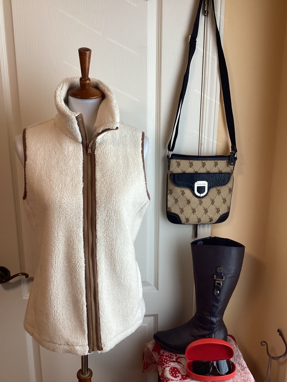NWT Chaps Cream Sherpa Fleece Vest with Brown Trim Zipper